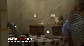 camera cachee pour les voyeurs francais chez une amatrice