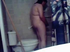 My chubby girlfriend masturbating with head shower