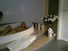 Amateur female is relaxing in the bath on hidden cam