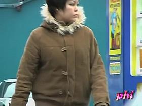 Glamorous bimbo wearing short skirt gets in the middle of sharking