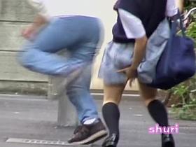 Sharking shuri approached from the front and showed her ass