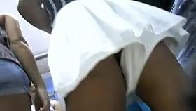 Balzaca baixinha deliciosa de saia falsa