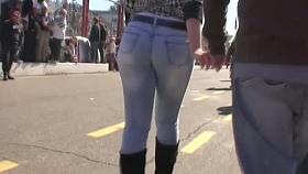 street candid of a yummy ass in jeans moving real nice and slow