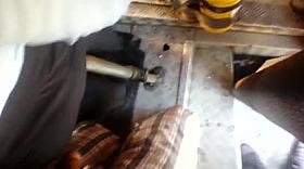 AYUDANDOLE A CULONA CALIENTE TUBO METALICO P1