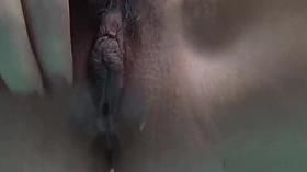 Japanese hottie peeing