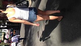 Sexy white girl ass in daisy dukes