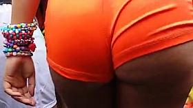 wow!! hot tanned chick big booty in orange shorts!!
