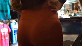 BUEN CULO DE CHICA CON NOVIO