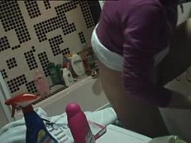 Girl pissed and slid tampon in cunt on voyeur spy video