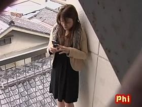 Cute pantieless girl gets under kinky sharking 