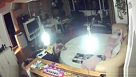 Hackers use the camera to remote monitoring of a lover's home life.250 2