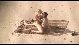 Voyeur on public beach. Hot young couple sex2
