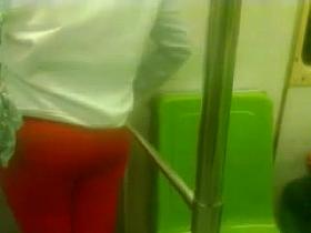 Culoncita en leggings rojos 1