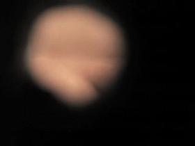 Spying the clean shaved amateur pussy through key hole