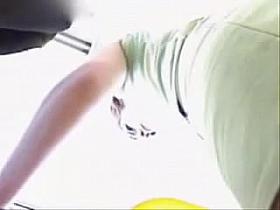 Upskirt on street 1 pombinhas.blogspot.com