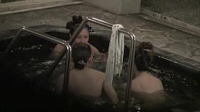 Naked Asian amateurs are bathing in the cool water nri046 00