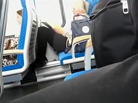Dude wanking and flashing his cock in train