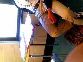 Black girl in class SNIFFS Here pussy!