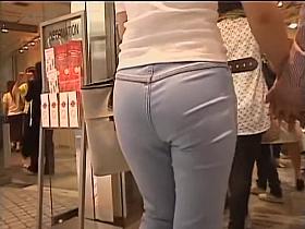 Candid jeans voyeur scenes of beautiful Japanese asses armd00300A