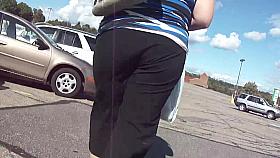 Jiggly Blonde Milf Splashin In Pants