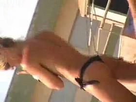 Genevieve et Giselle a la plage