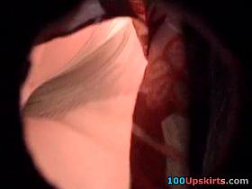 Upskirt peek in the street