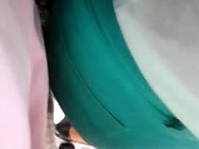 RICO ARRIMON A MILF HERMOSA PUERTA BUS P2