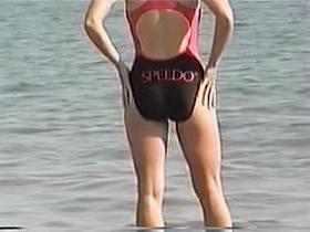 Candid babe in swimsuit is staying under the bright sun 06zg