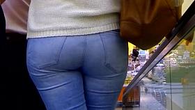 Candid - Great Babe Ass In Tight Jeans