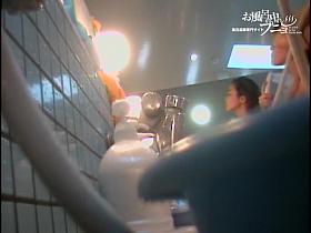 Milky white Asian body in details on shower spy cam dvd 03130