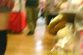 Peeping denim short pants