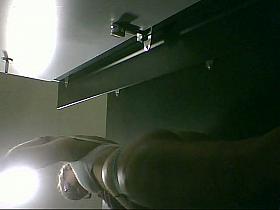 Mature woman gets her body dressed up on voyeur cam