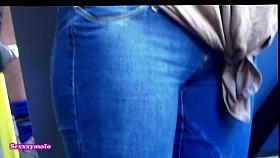 Hot ass babe in tight jeans on the bus in candid street video