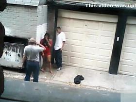 Nasty hooker pleasures her client in an alley