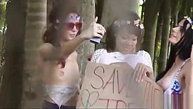 Hippy Sluts share a Cock