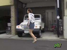 Going out with no panties made the skirt sharker more horny