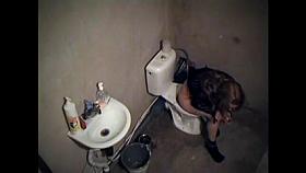 Voyeur - Menina no benheiro do gueto