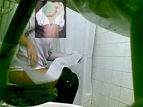 Brunette japanese hidden piss cam