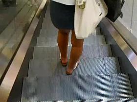 miniskirt public legs 2