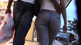 LADY ABIERTITA FILMED AT 8:00 PM