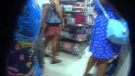 Sentindo um toque na bundinha