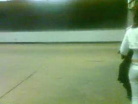 Culoncita mostrando espalda