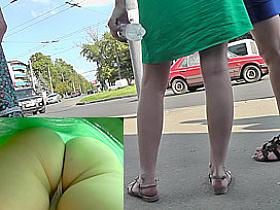 Bubble ass of the amateur chick in up skirt vid
