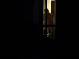 Comendo a esposa com a janela aberta