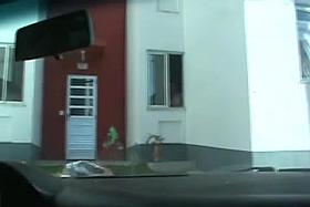 Morocha mostrando tetas