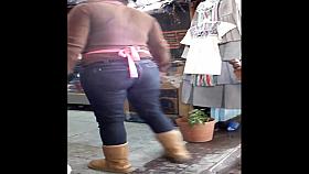 La sabrosa vendedora de la tienda de regalos