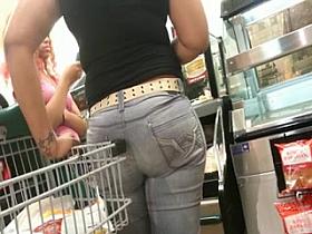 Dark Mother I'd Like To Fuck Bubble A-Hole in Jeans - Candid