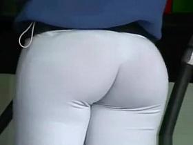 Latin chick with big bubble butt leggings