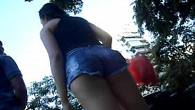 Novinha gostosa de short jeans