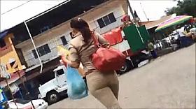 VECINA CASADA NALGONA CAMINANDO